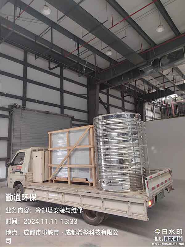 四川邛崃200T圆形玻璃钢冷却塔15KW冰水机工程案例现场