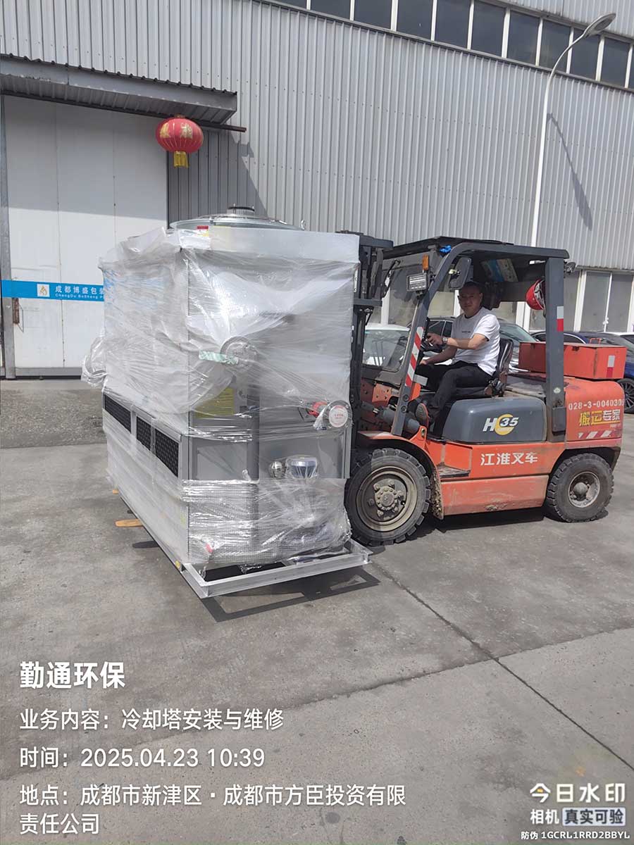 成都新津闭式冷却塔送货现场-业主单位成都xx光学器材有限公司